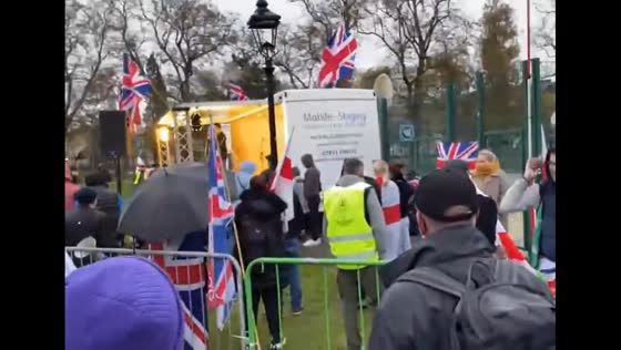 Large protest and counter-protest outside asylum hotel in Southampton, UK