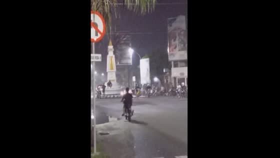 Risky motorbike stunt goes wrong: rider escapes with minor injuries
