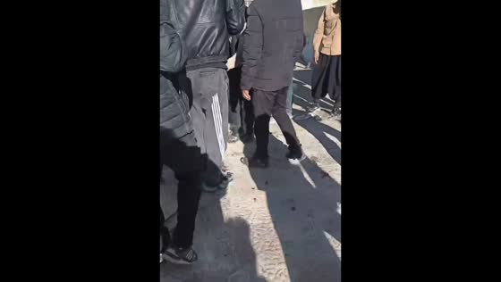 Youth protesters storm government offices in Lordegan, Iran
