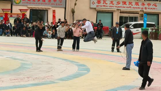 Man performs jump rope tricks before tripping at sports event in Xizang, China