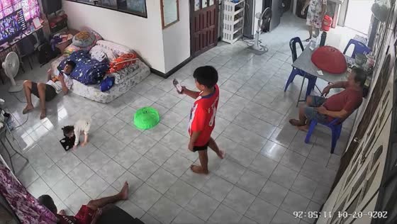 Toddler shatters glass bathroom scale in Bangkok, Thailand