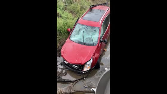 Shocking accident in Phoenix: driver in daze after car flips