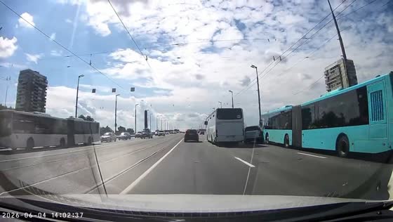 SUV collides with bus after evasive maneuver on Narodnaya Street in St. Petersburg, Russia