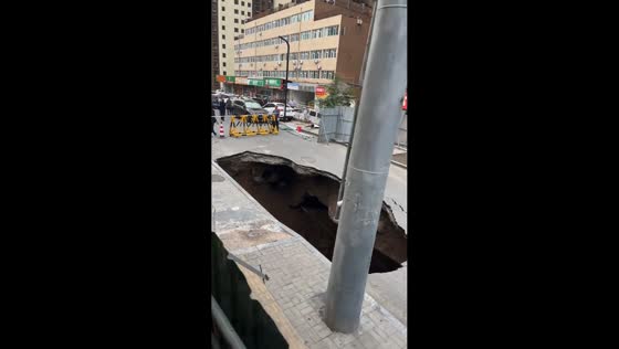 Massive sinkhole causes road collapse in Shanxi, China