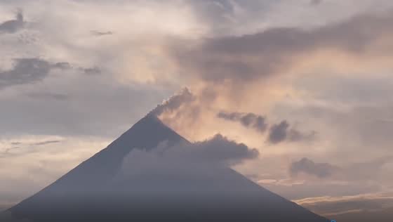 Mayon volcano escalates to alert level 3: impending threat of hazardous eruption looms