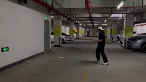Volleyball practice mishap leads to broken lamp in Shanghai, China