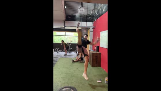 Gymnastics ring breaks during workout in Junín, Argentina