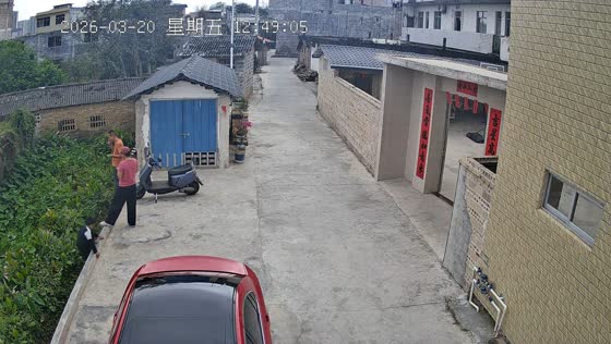 Boy loses balance and falls while playing near roadside in Guangxi, China