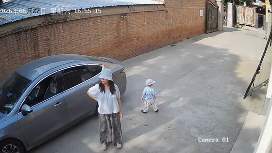 Toddler bumps into parked car while looking away in Hebei, China