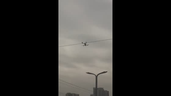 Drone gets stuck on overhead wires in Anhui, China