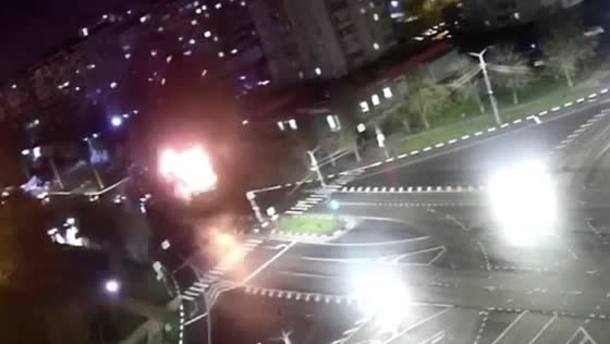 Explosion in Belgorod: shocking footage of Su-34 bomber ammo mishap on street intersection!