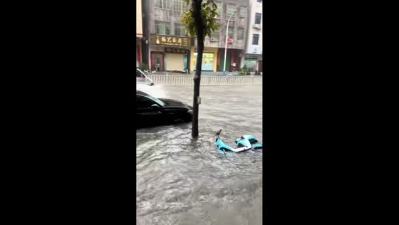 Severe flooding submerges vehicles on Dezheng Road in Guangdong, China