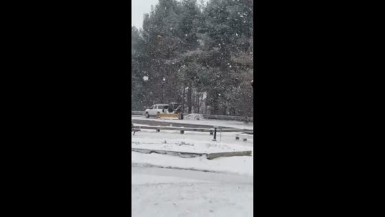 Heavy snowfall creates near whiteout conditions in West Virginia, USA