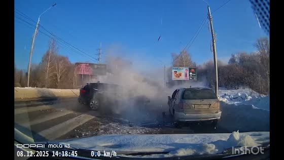 Head-on crash involving multiple vehicles on Kommunalny Bridge in Tomsk, Russia