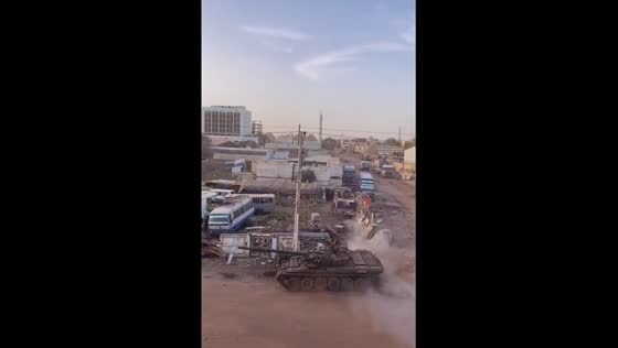Crisis in Sudan: army and paramilitary forces clash for control