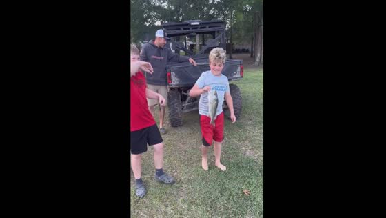 Finger fishing: a fun and easy trick to catch fish without bait!