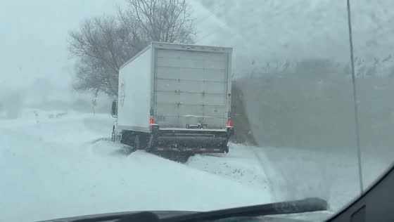 Heavy snowfall causes difficult driving conditions in Baldwinsville, USA