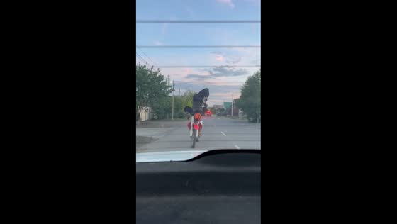 Motorcyclist loses balance during road maneuver in Georgievsk, Russia