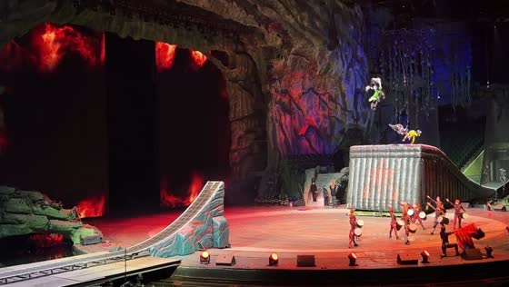 Motorcycle acrobatics mishap during high-altitude in Zhejiang, China