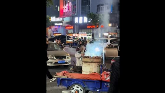 Street food vendor's dirty face sparks laughter in Guangdong, China
