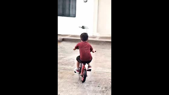 Young cyclist slips and falls while riding through puddle in Envigado, Colombia