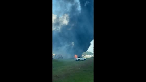 Multiple-vehicle crash sparks massive fire on I-40 in Jackson, USA
