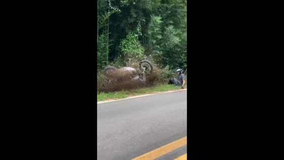 Motorcycle accident caught on camera in Campinas while filming cycling session