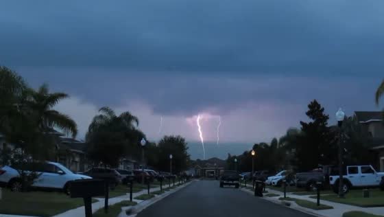 Lightning storm cell captured in Davenport, FL