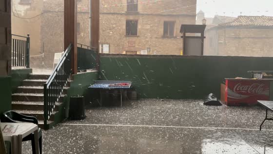 Powerful thunderstorm unleashes large hail and extreme winds in Zaragoza, Spain