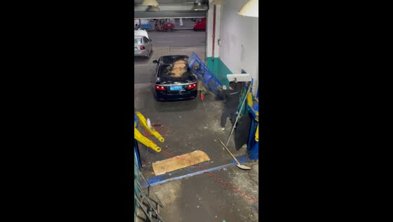 Garage mishap causes falling shelves in Chongqing, China
