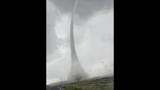 Massive waterspout rises more than 100 meters in Ulanqab, China