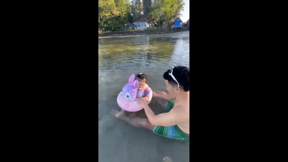 Toddler briefly submerges during play in ocean in Quezon, Tandag, Philippines