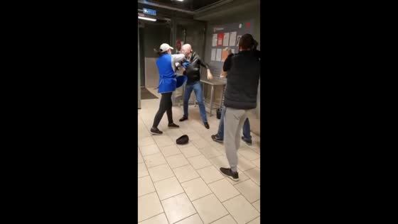 Cashier punches drunken man while breaking up altercation in Ryazan, Russia