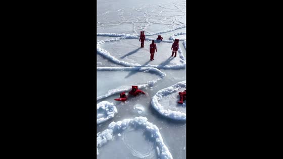 Ice floating offers unique relaxation experience in Vladivostok, Russia