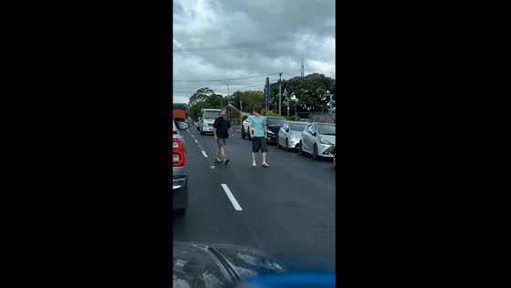Road rage erupts in Auckland as young driver's reckless actions spark confrontation