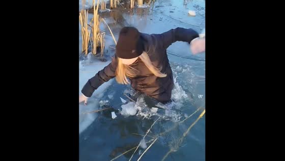 Person falls through thin ice in Belovo, Kemerovo Oblast, Russia