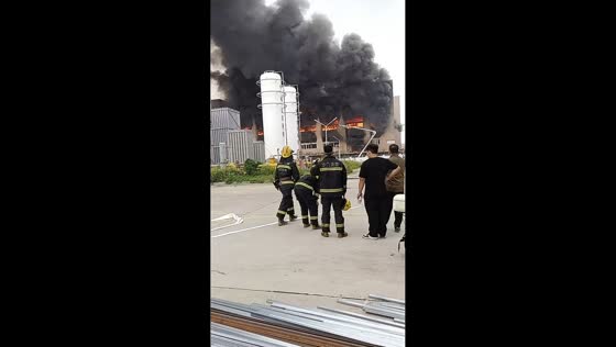 Industrial fire sends thick black smoke above electroplating factory in Zhejiang, China