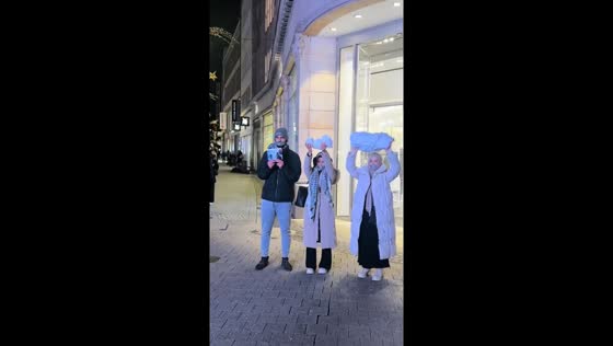 Silent protest: demonstrator delivers symbolic message at Zara in Hanover for Palestine