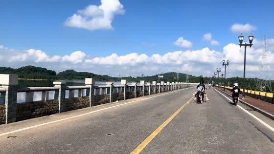 Biker falls after collision with motorcycle in Guangdong, China