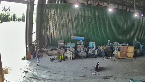 Woman slips on loose material inside warehouse in Shandong, China