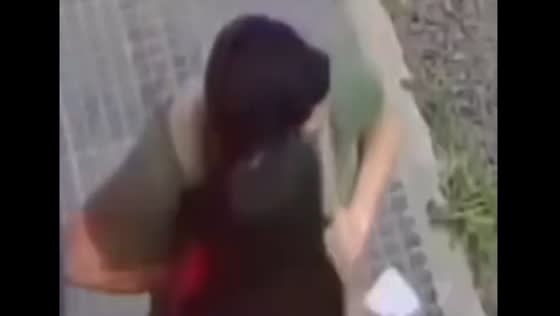 Person collides with another while walking in Buenos Aires