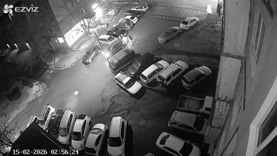 Taxi driver strikes passengers while fleeing altercation in Vladivostok, Primorsky Krai, Russia