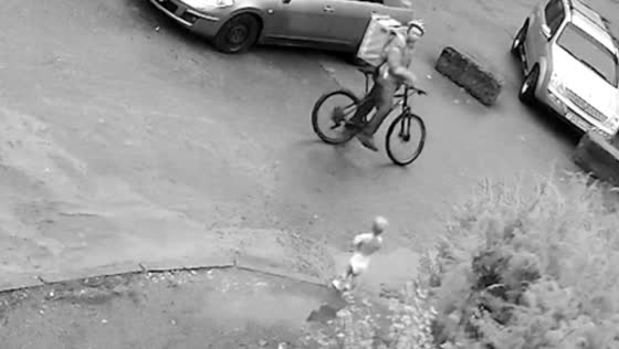 Delivery worker rescues toddler after wandering from kindergarten in Kirov, Russia