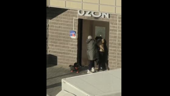 Customer attacks employee at OZON pick-up point in St. Petersburg