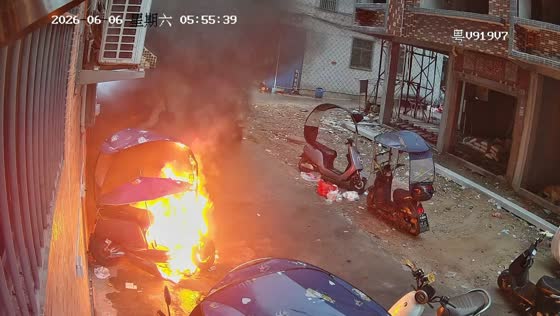 E-bike bursts into flames in parking area in Guangdong, China