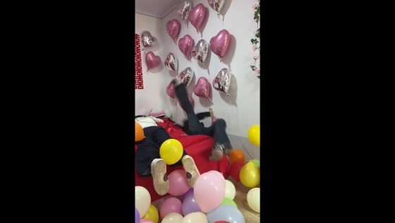 Girl accidentally rolls off bed in Guangdong, China