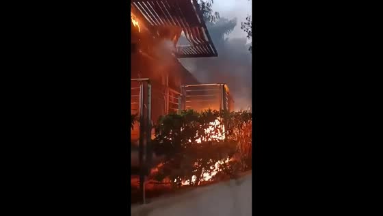 Wildfire engulfs properties along island in Brač, Croatia