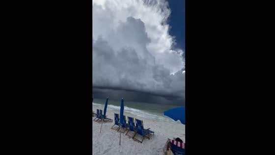 Massive storm cell moves over Florida beach