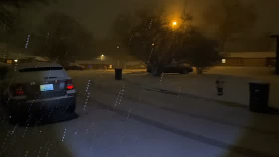 Rapid snowfall during winter storm in Frankfort, Kentucky, USA