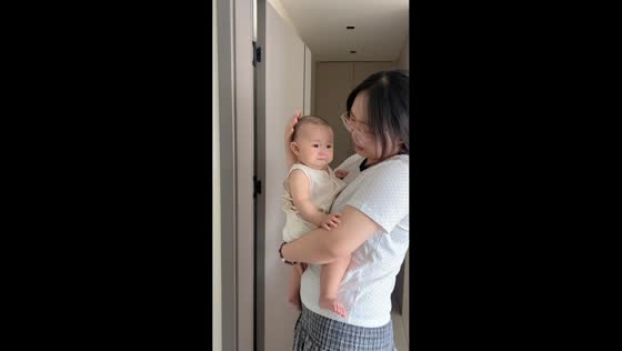 Baby cries after playful wall-knocking moment in Shaanxi, China 